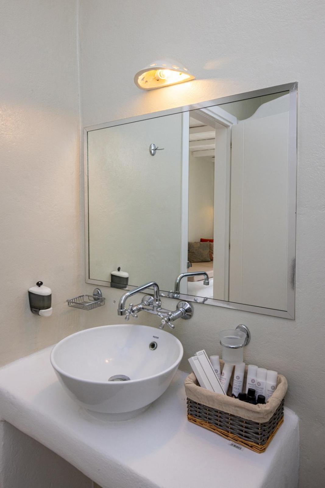 Soulmate'S Suites Tinos กิโอเนีย ภายนอก รูปภาพ